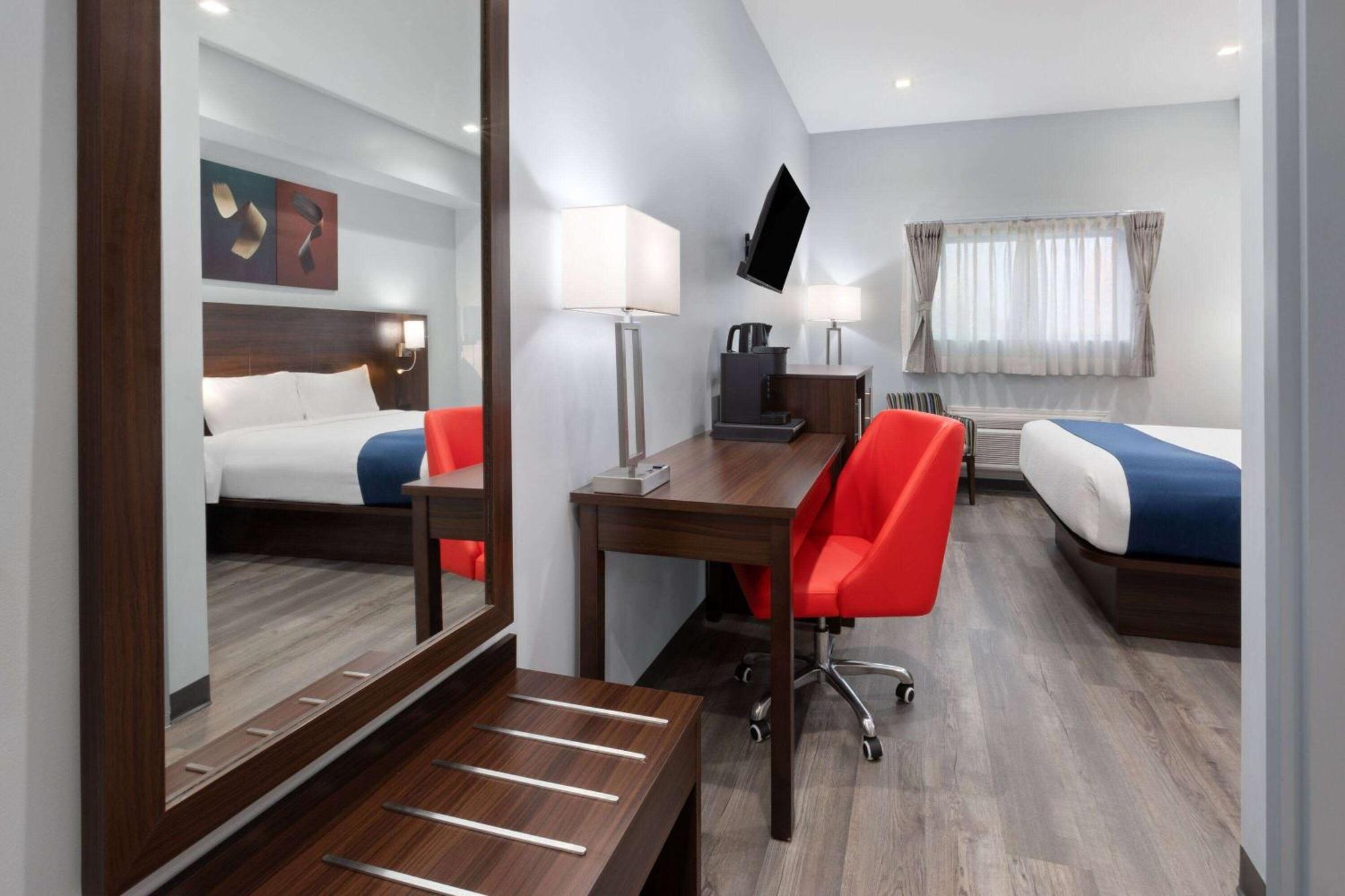 Travelodge By Wyndham Cochrane Dış mekan fotoğraf