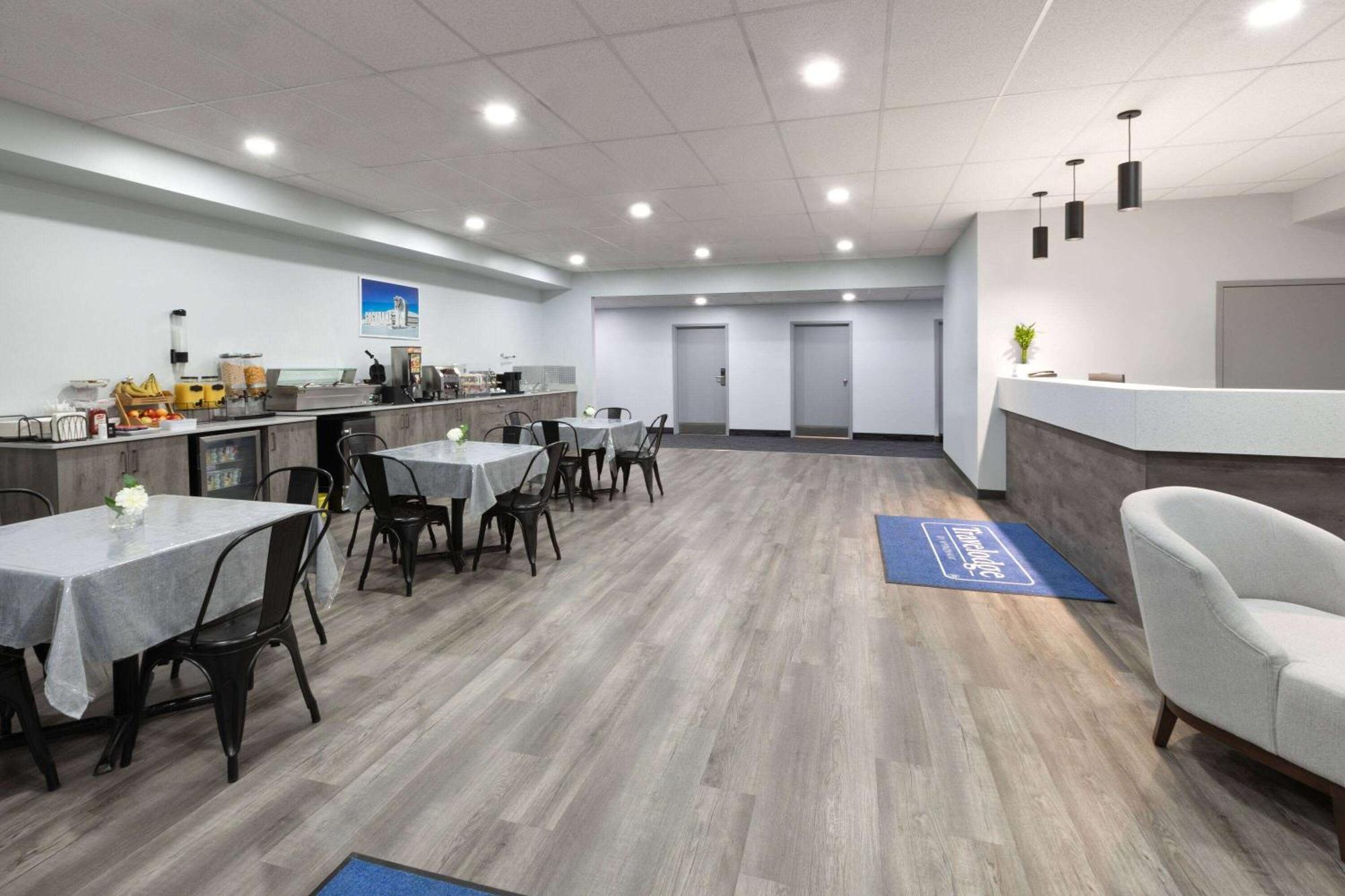 Travelodge By Wyndham Cochrane Dış mekan fotoğraf